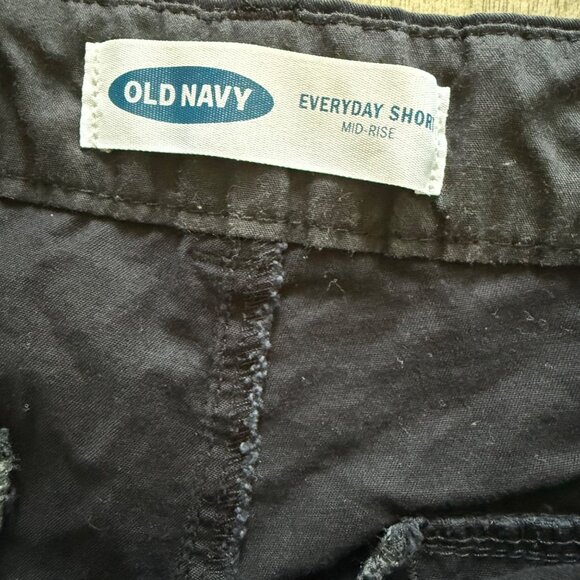 Old Navy Everyday Mid-Rise Black Shorts Size 8 Womens Chino - Picture 3 of 7